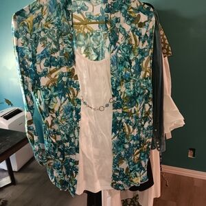 Elementz Blue and Green Floral Kimono With Crystal Beading Clip